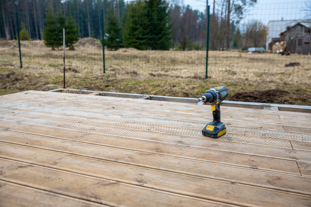 guide et astuces pour Installer Terrasse en bois sur plot béton
